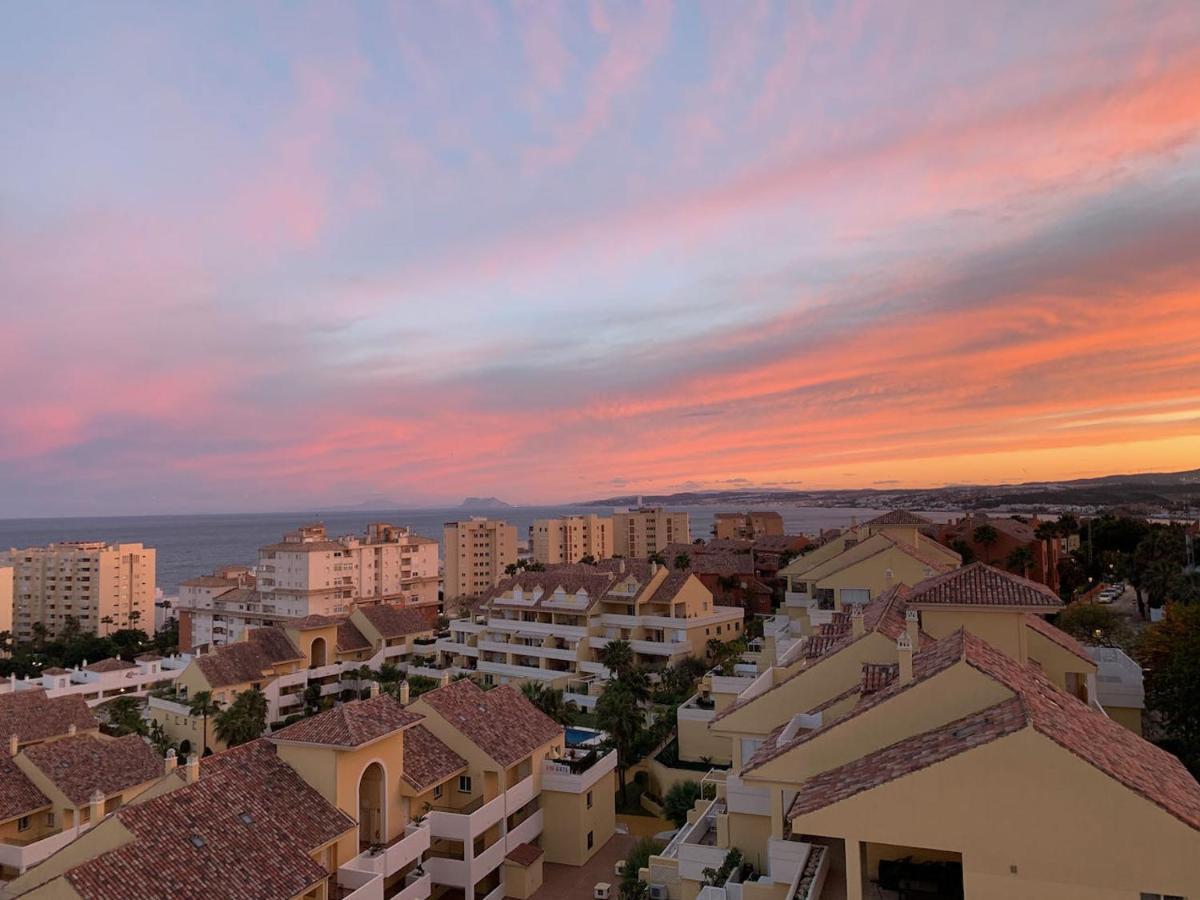 Penthouse Mit Private Dachterrasse Und Blick Auf Das Meer, Berge ,Hafen Эстепона Экстерьер фото